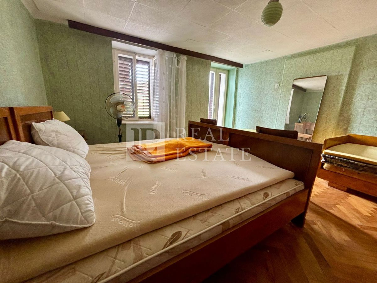 NOVI VINODOLSKI - casa in pietra con un'ampia terrazza vicino al mare e al centro