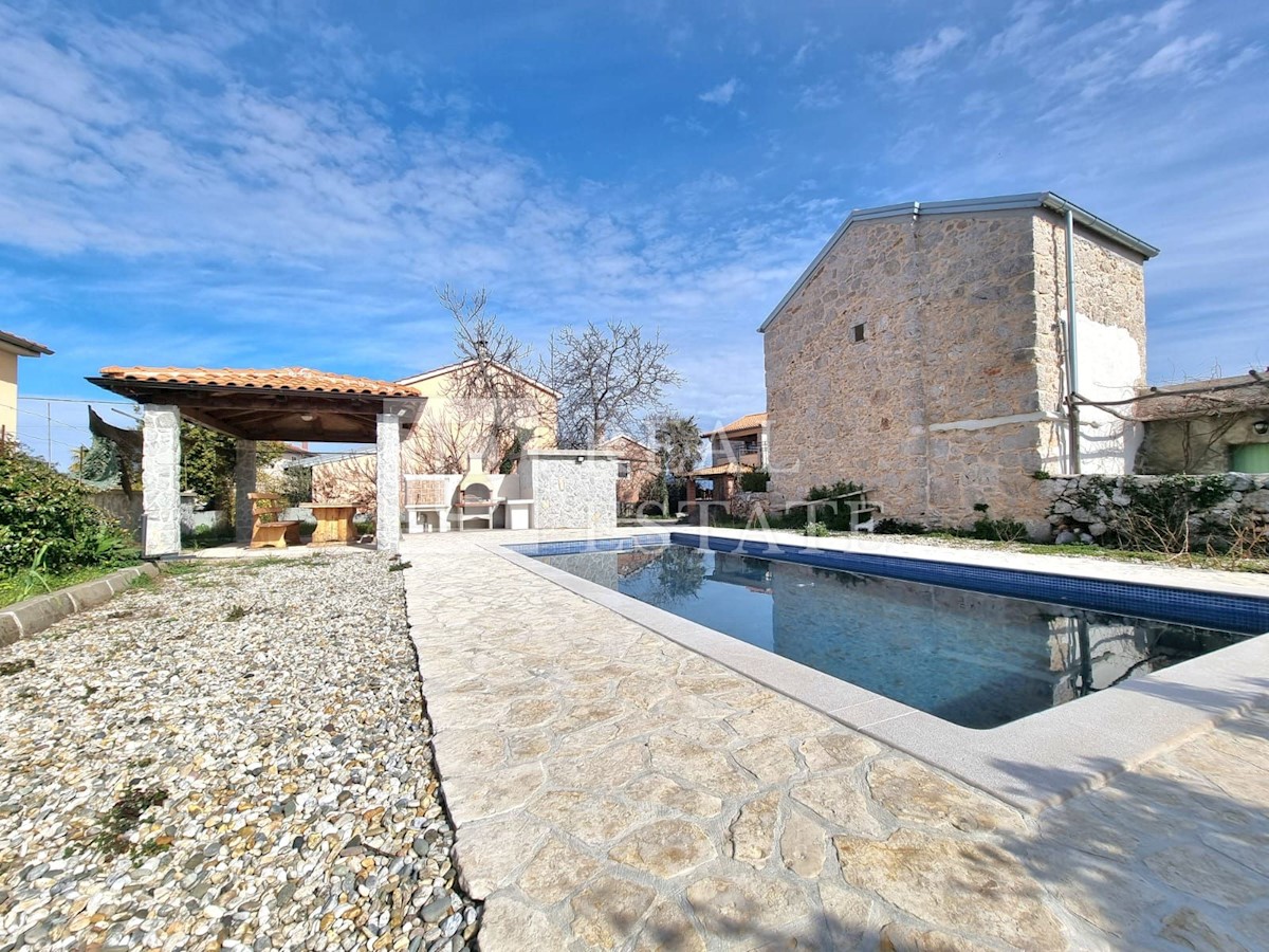 ISOLA DI KRK, VICINO A MALINSKA - casa in pietra con piscina