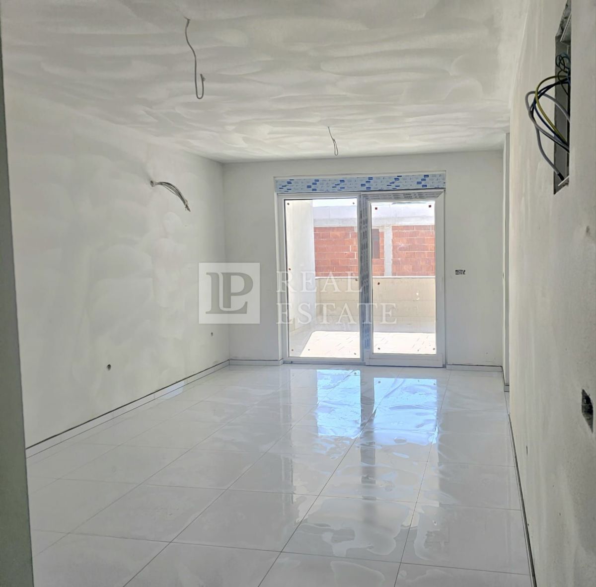 NOVI VINODOLSKI - appartamento con ampia terrazza in un moderno edificio di nuova costruzione