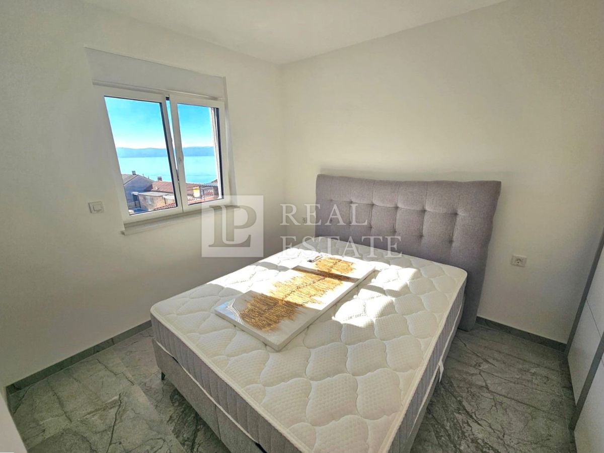 CRIKVENICA - appartamento moderno in un nuovo edificio con una fantastica vista sul mare