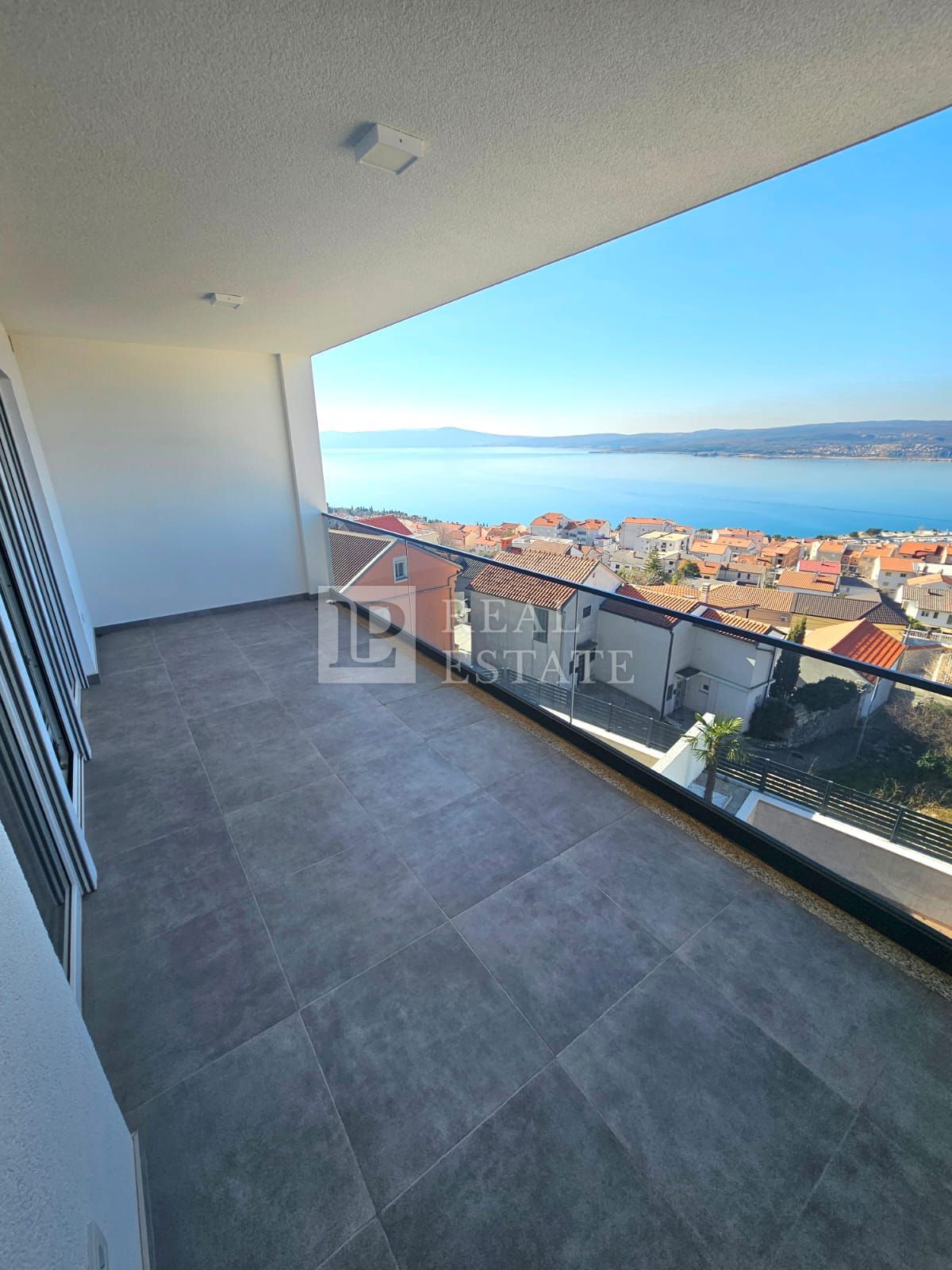 CRIKVENICA - bellissimo appartamento al primo piano di un nuovo edificio