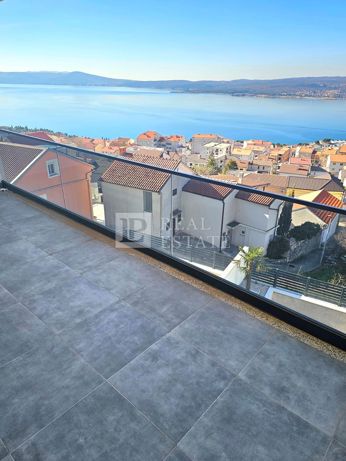 CRIKVENICA - bellissimo appartamento al primo piano di un nuovo edificio