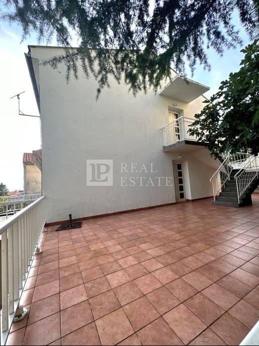 SELCE - casa bifamiliare a 200 metri dal mare