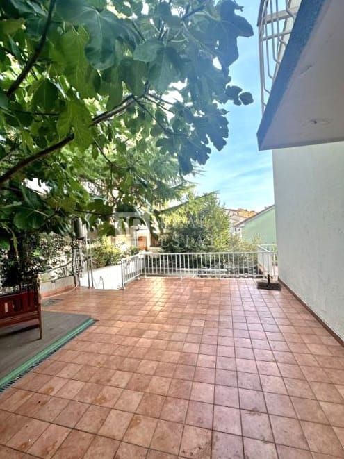 SELCE - casa bifamiliare a 200 metri dal mare