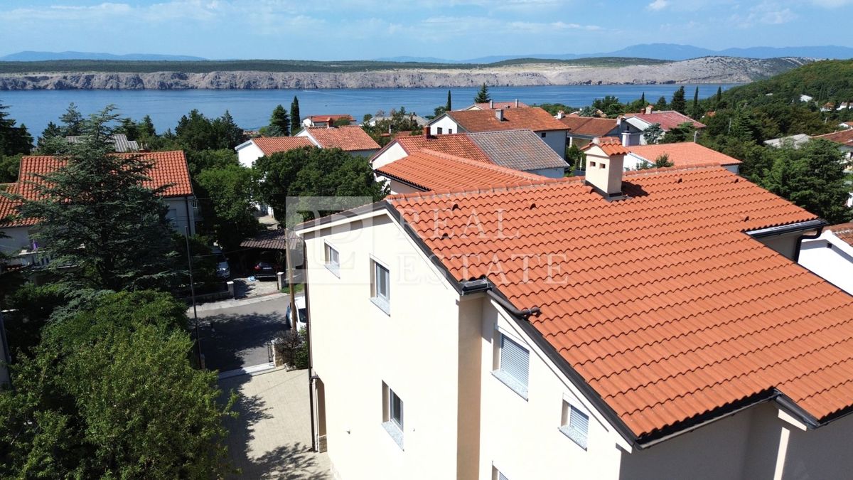 JADRANOVO - spazioso appartamento con tre camere da letto e vista mare