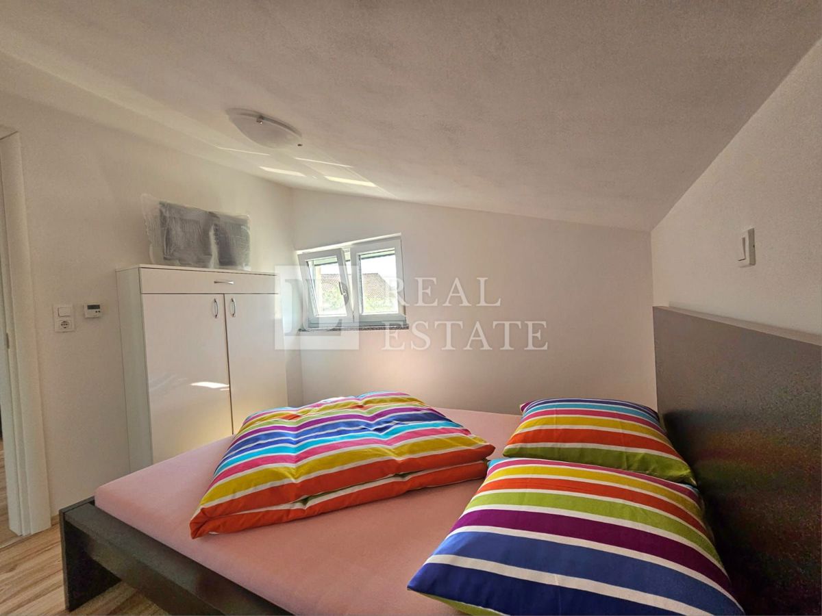 JADRANOVO - spazioso appartamento con tre camere da letto e vista mare