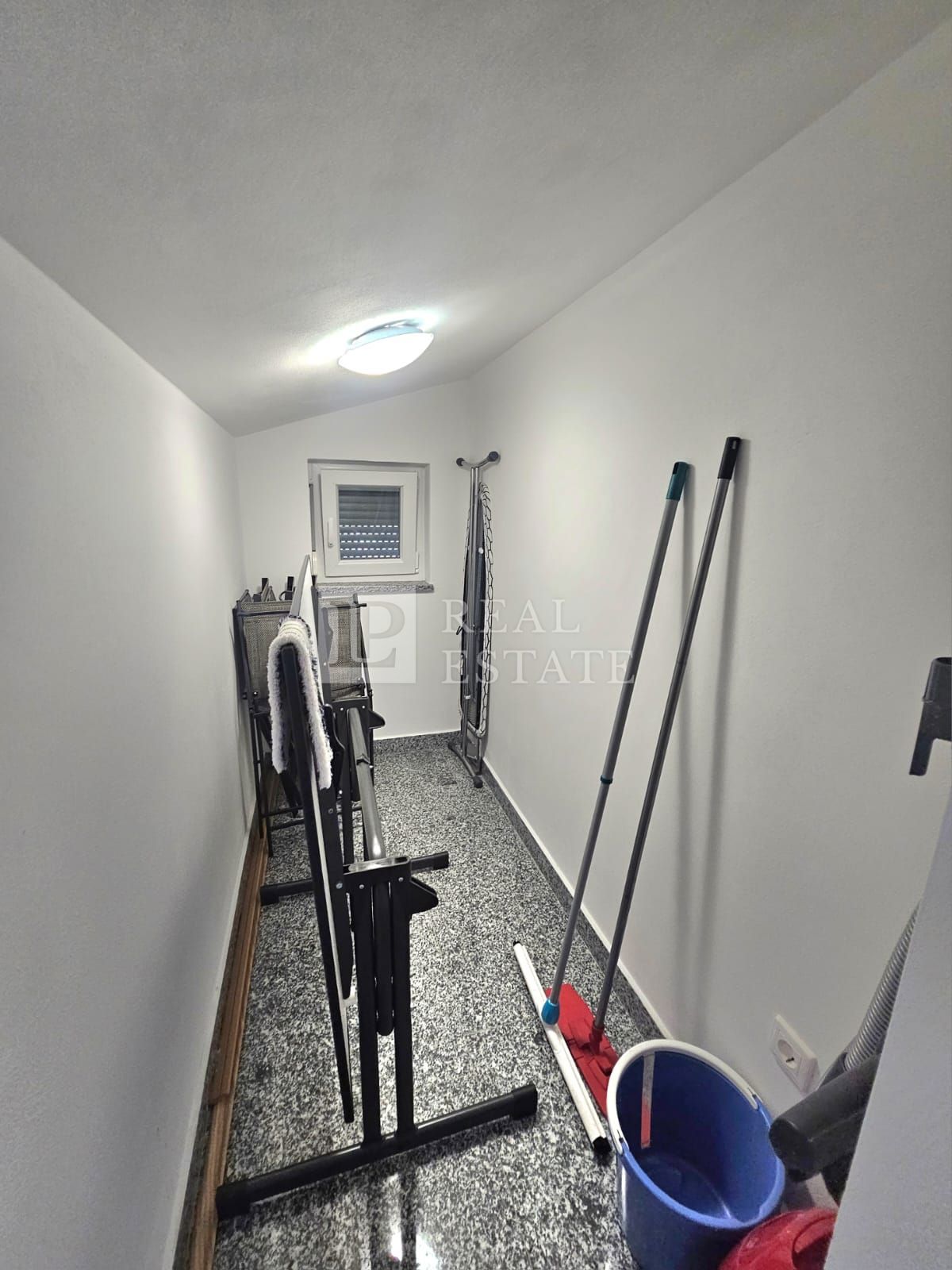 JADRANOVO - spazioso appartamento con tre camere da letto e vista mare