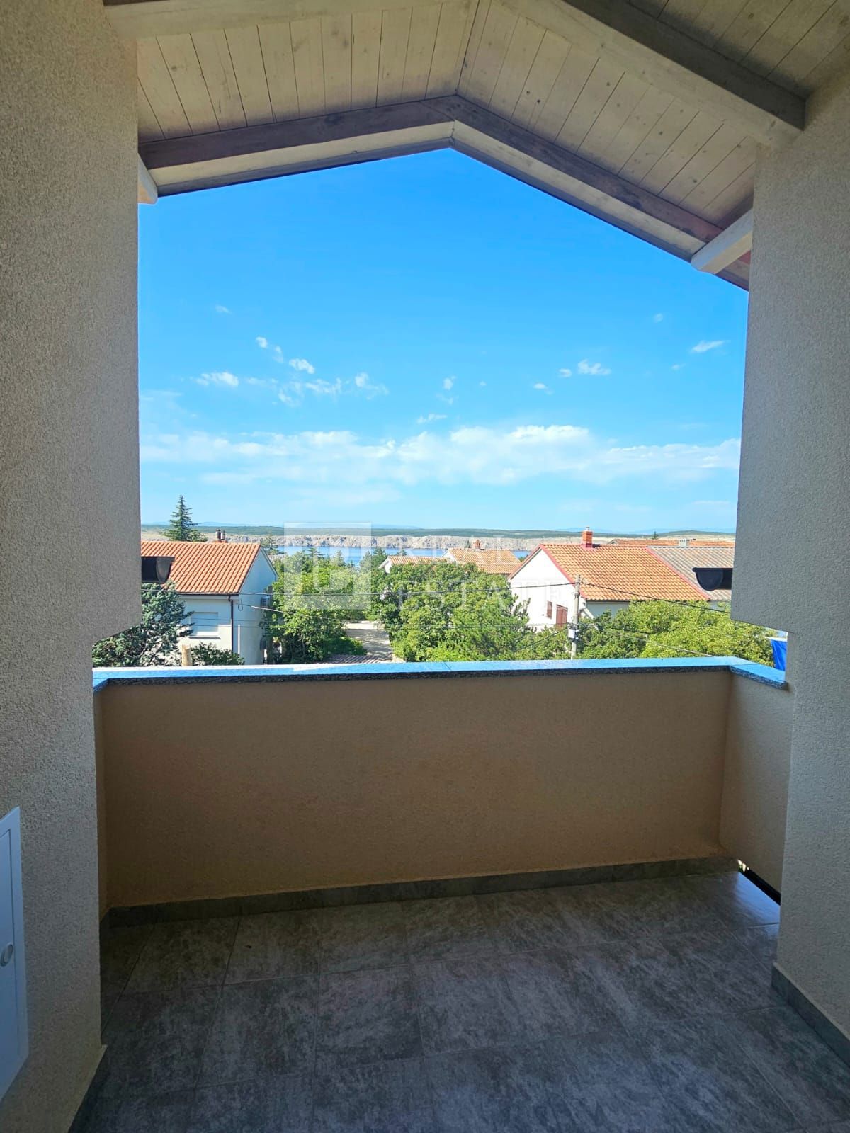 JADRANOVO - spazioso appartamento con tre camere da letto e vista mare