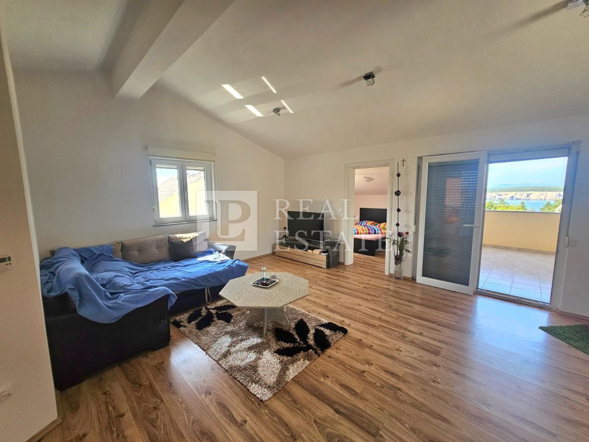 JADRANOVO - spazioso appartamento con tre camere da letto e vista mare