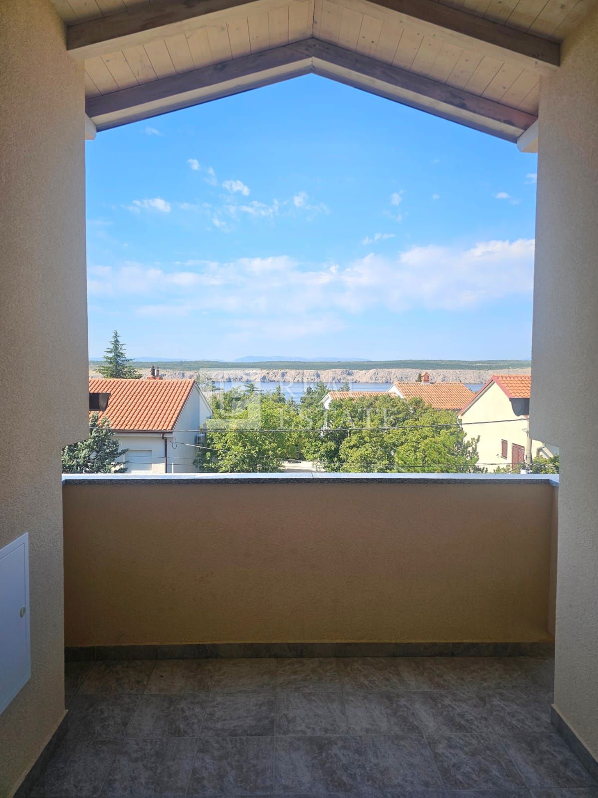 JADRANOVO - spazioso appartamento con tre camere da letto e vista mare