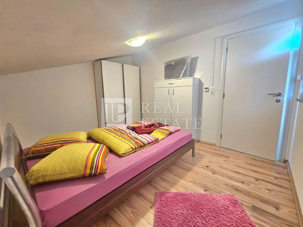 JADRANOVO - spazioso appartamento con tre camere da letto e vista mare