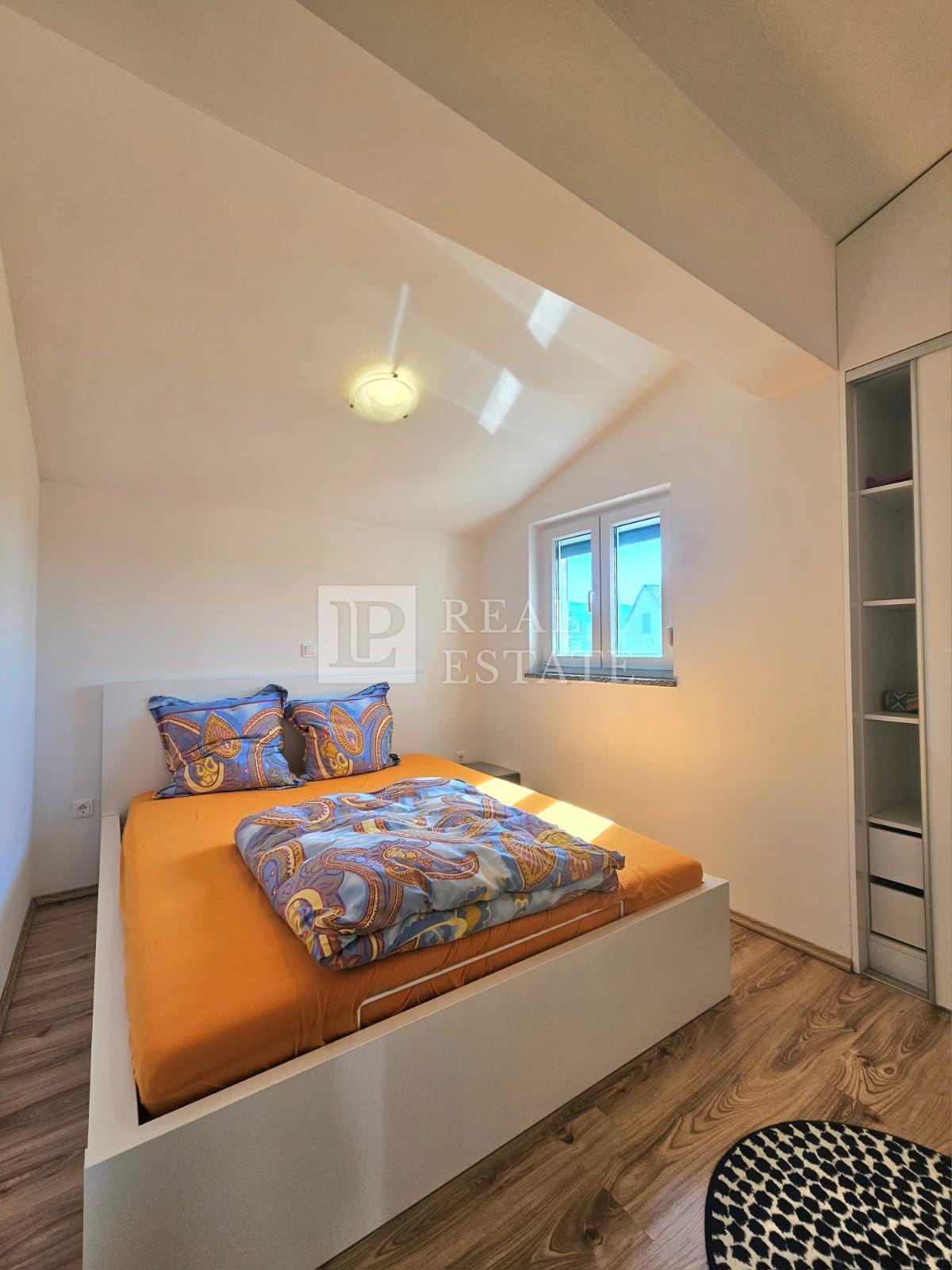 JADRANOVO - spazioso appartamento con tre camere da letto e vista mare