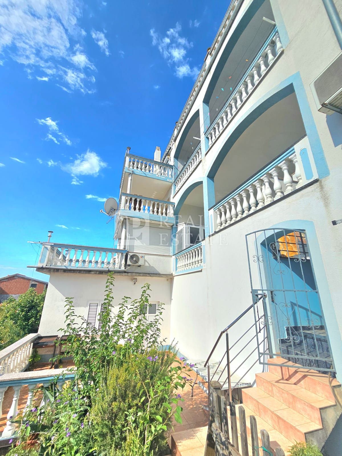 CRIKVENICA - edificio residenziale con 8 appartamenti