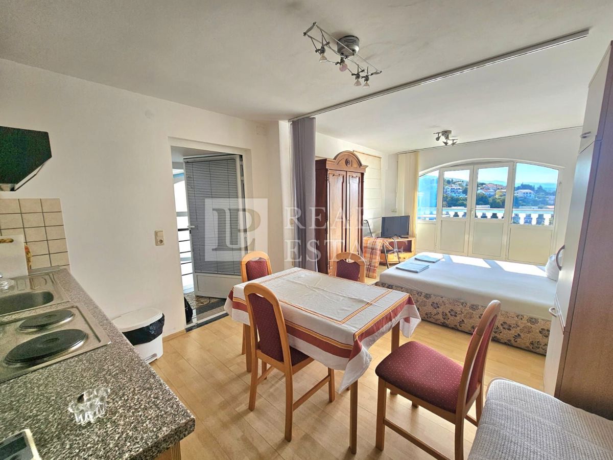 CRIKVENICA - edificio residenziale con 8 appartamenti