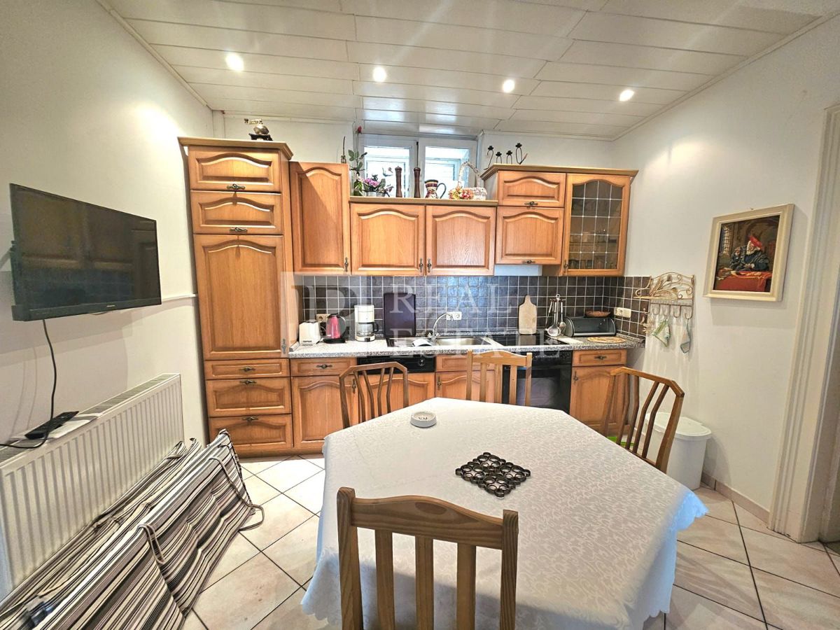 CRIKVENICA - edificio residenziale con 8 appartamenti