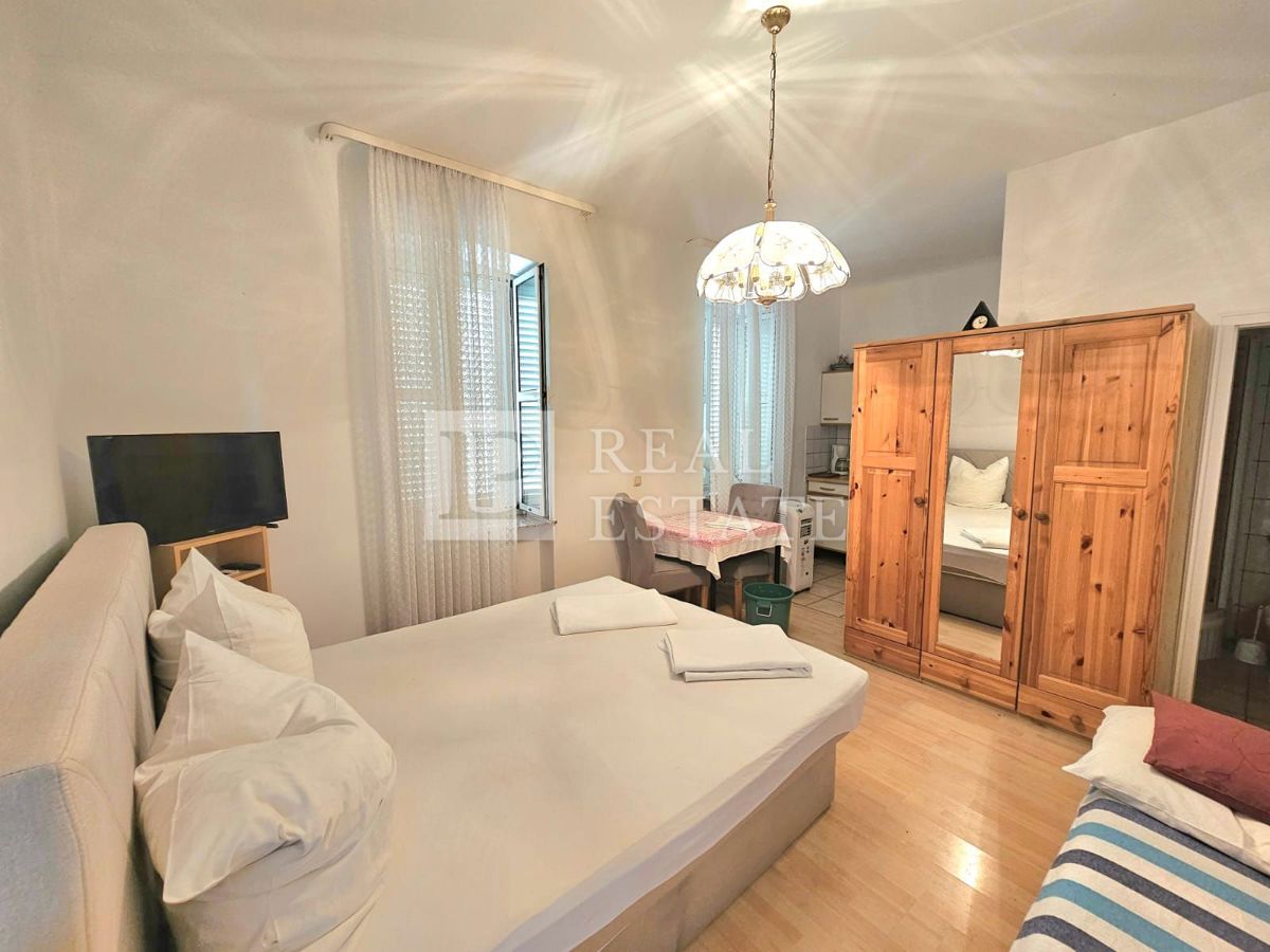 CRIKVENICA - edificio residenziale con 8 appartamenti