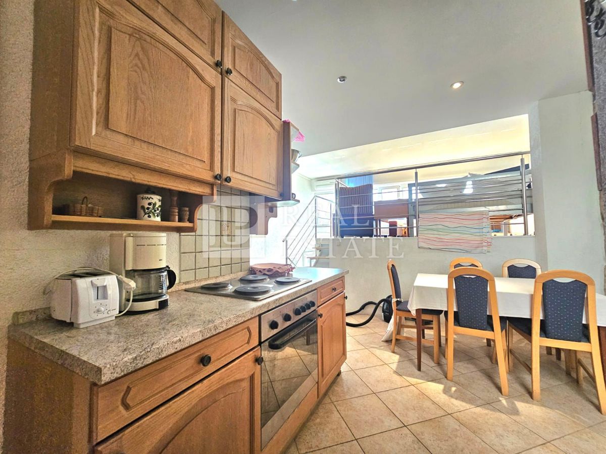 CRIKVENICA - edificio residenziale con 8 appartamenti