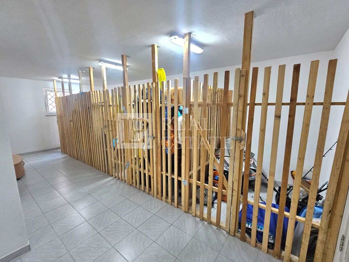 JADRANOVO - VENDITA ESCLUSIVA - appartamento con terrazza e seminterrato in una posizione fantastica