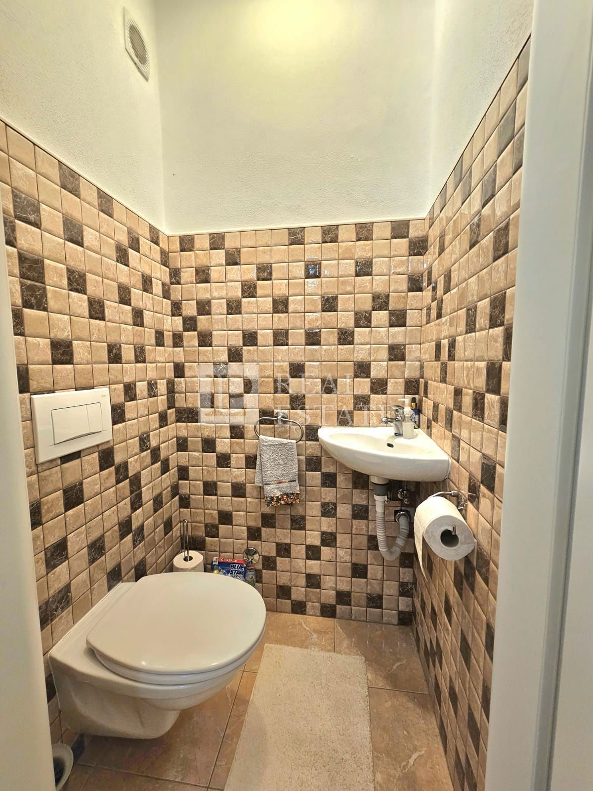 JADRANOVO - VENDITA ESCLUSIVA - appartamento con terrazza e seminterrato in una posizione fantastica