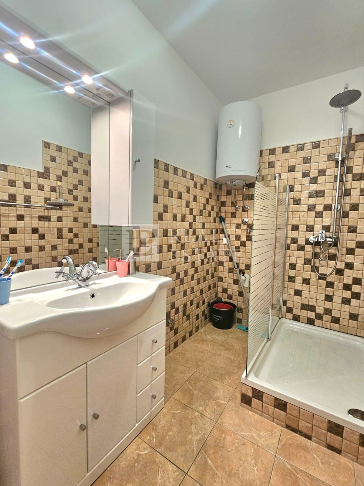 JADRANOVO - VENDITA ESCLUSIVA - appartamento con terrazza e seminterrato in una posizione fantastica