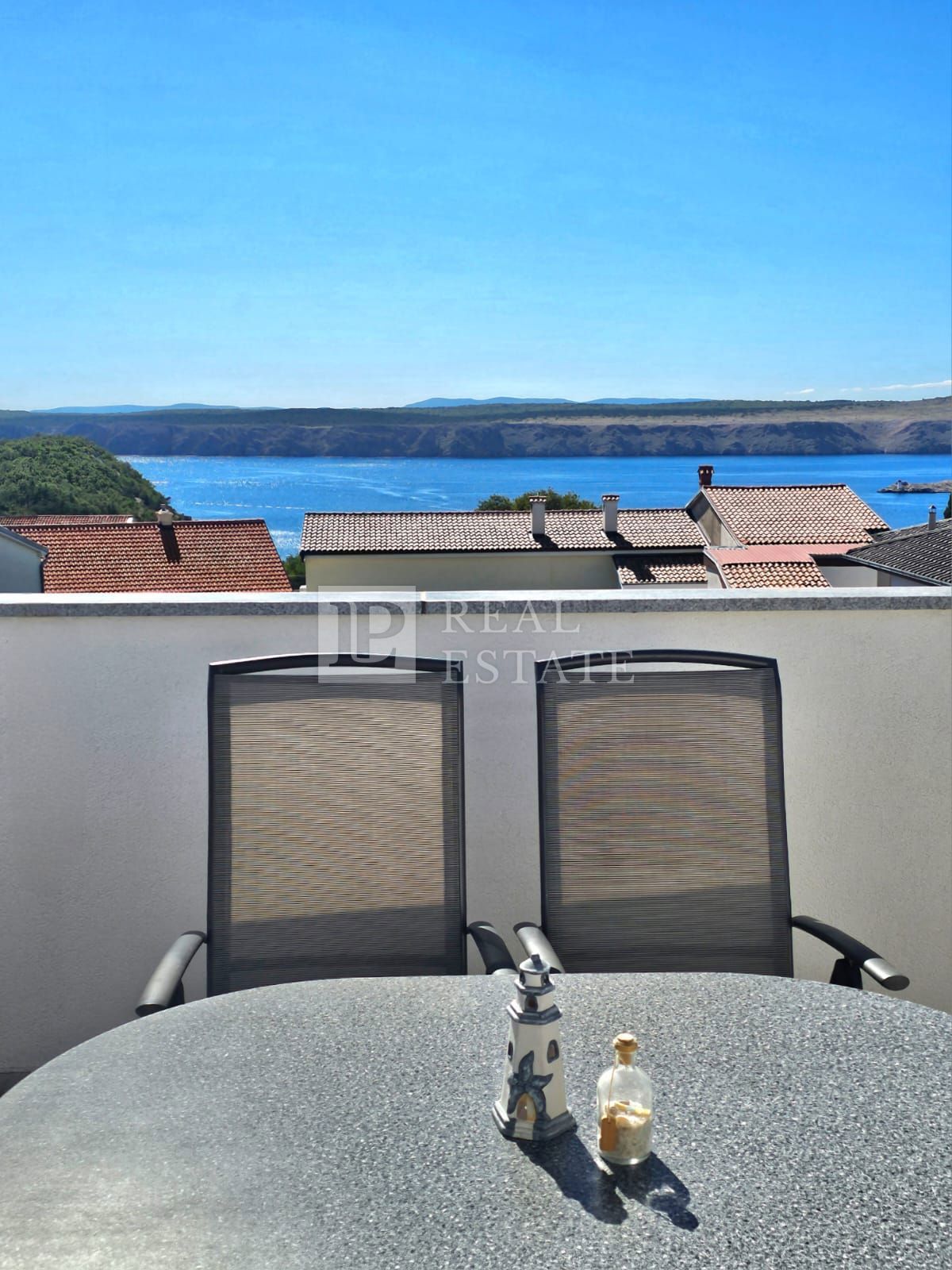 JADRANOVO – VENDITA ESCLUSIVA – Appartamento con 2 camere da letto, a 200 metri dal mare