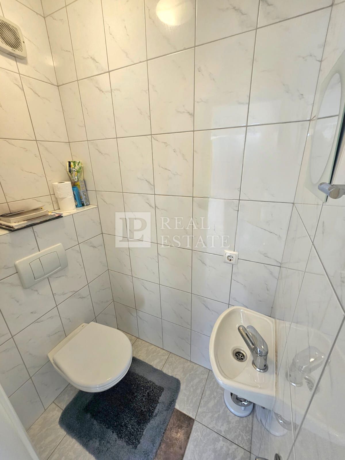 JADRANOVO – VENDITA ESCLUSIVA – Appartamento con 2 camere da letto, a 200 metri dal mare