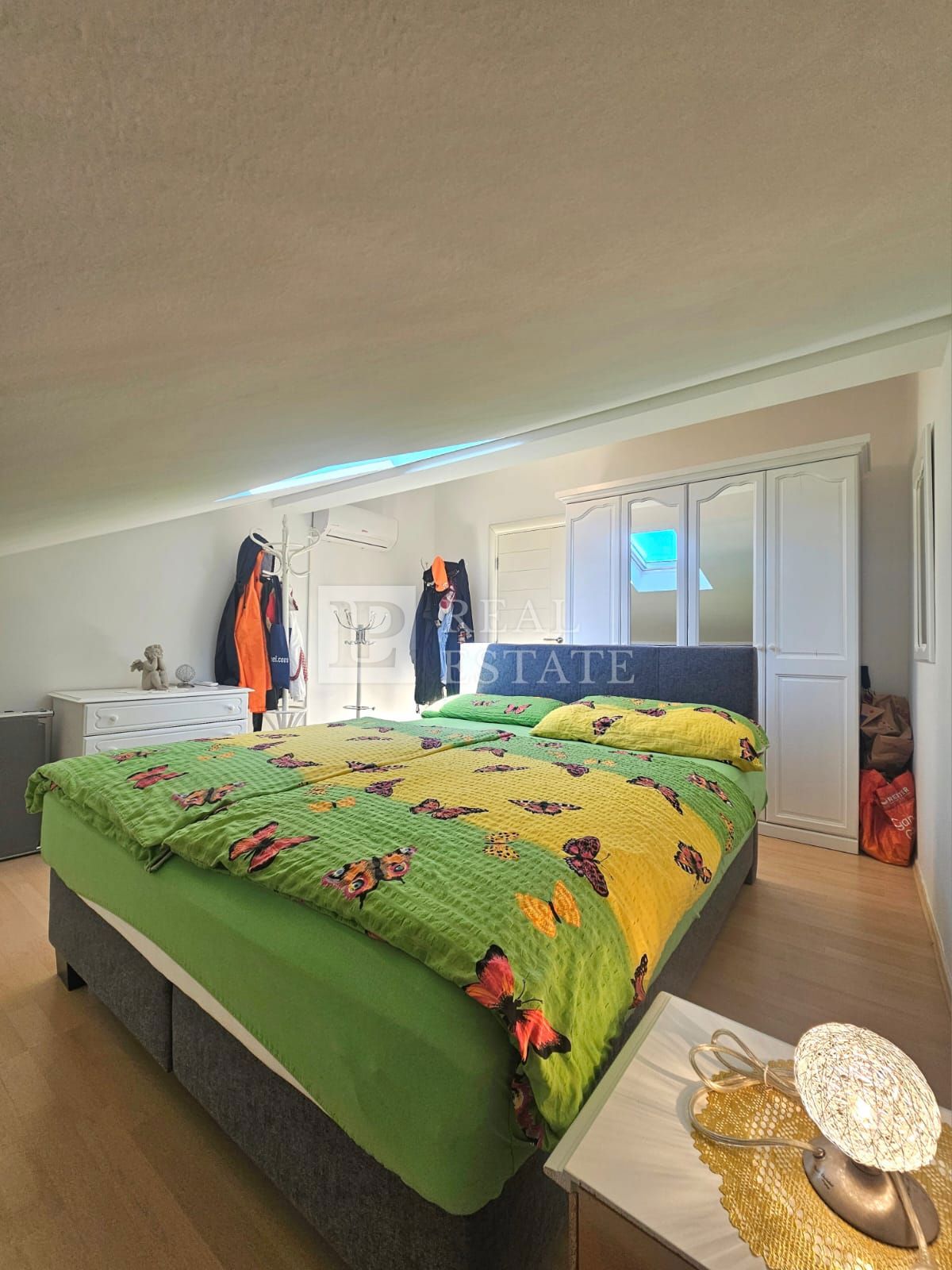 JADRANOVO – VENDITA ESCLUSIVA – Appartamento con 2 camere da letto, a 200 metri dal mare