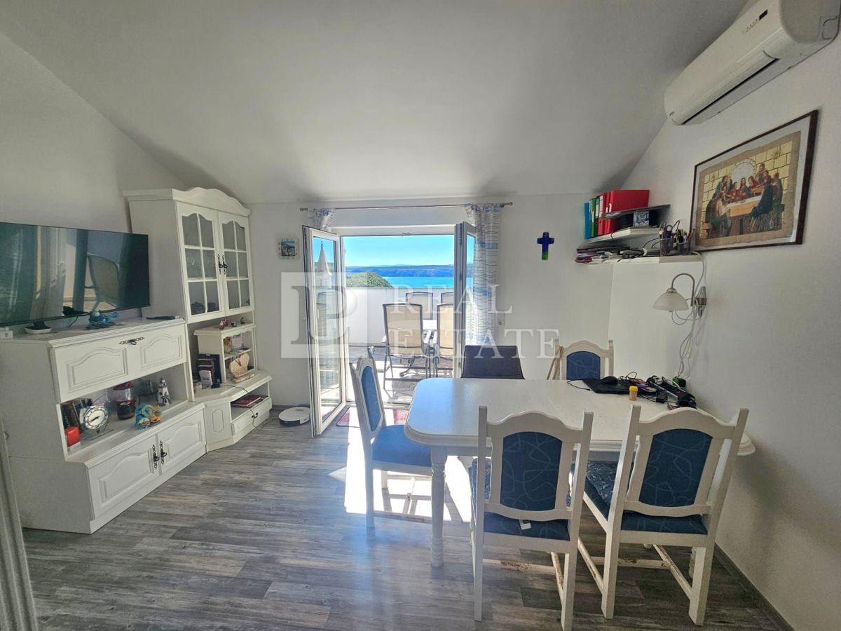 JADRANOVO – VENDITA ESCLUSIVA – Appartamento con 2 camere da letto, a 200 metri dal mare