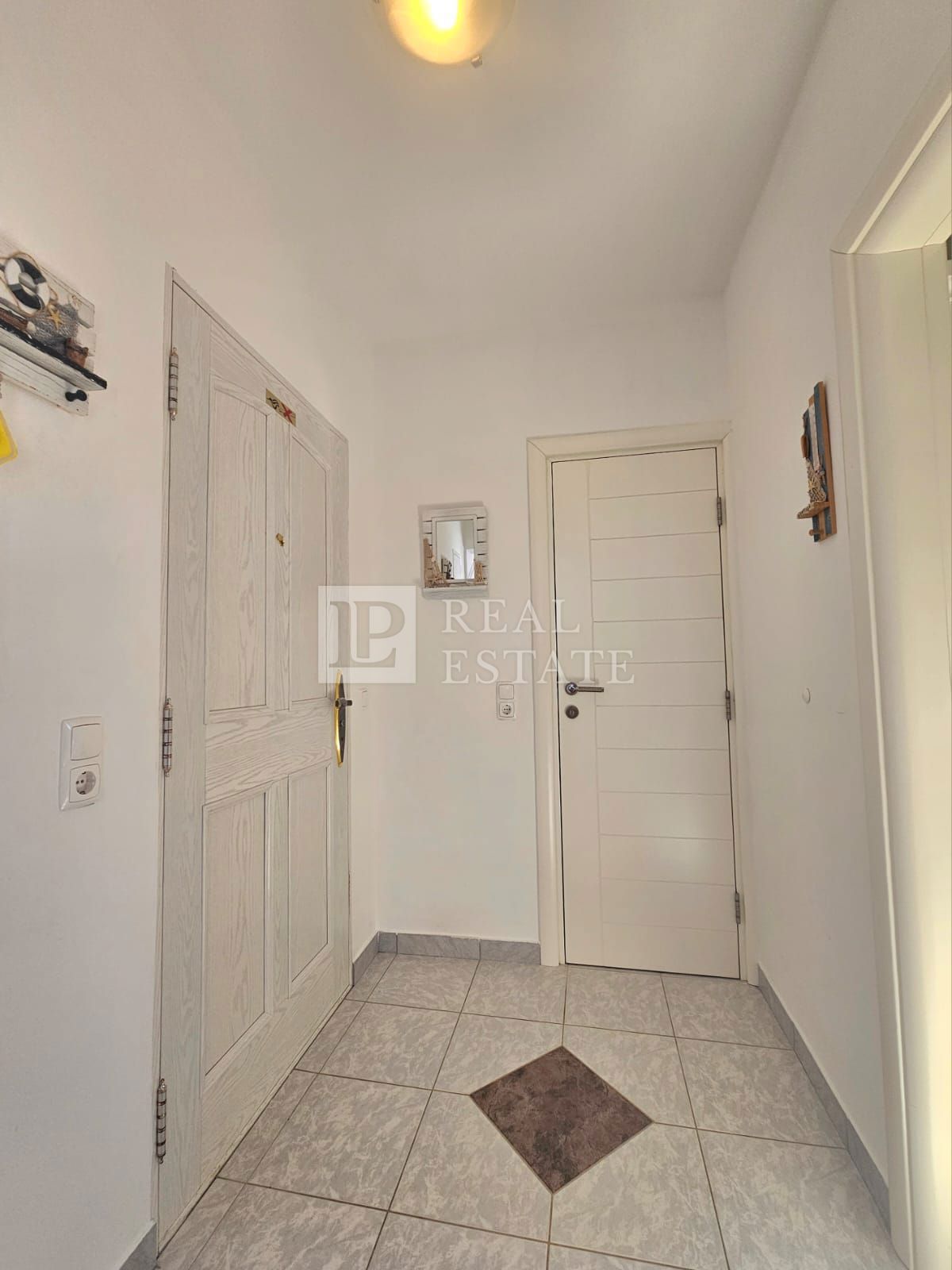 JADRANOVO – VENDITA ESCLUSIVA – Appartamento con 2 camere da letto, a 200 metri dal mare