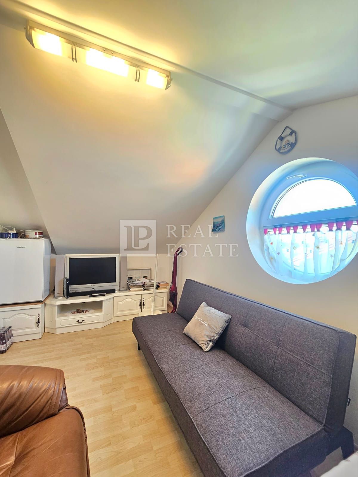 JADRANOVO – VENDITA ESCLUSIVA – Appartamento con 2 camere da letto, a 200 metri dal mare