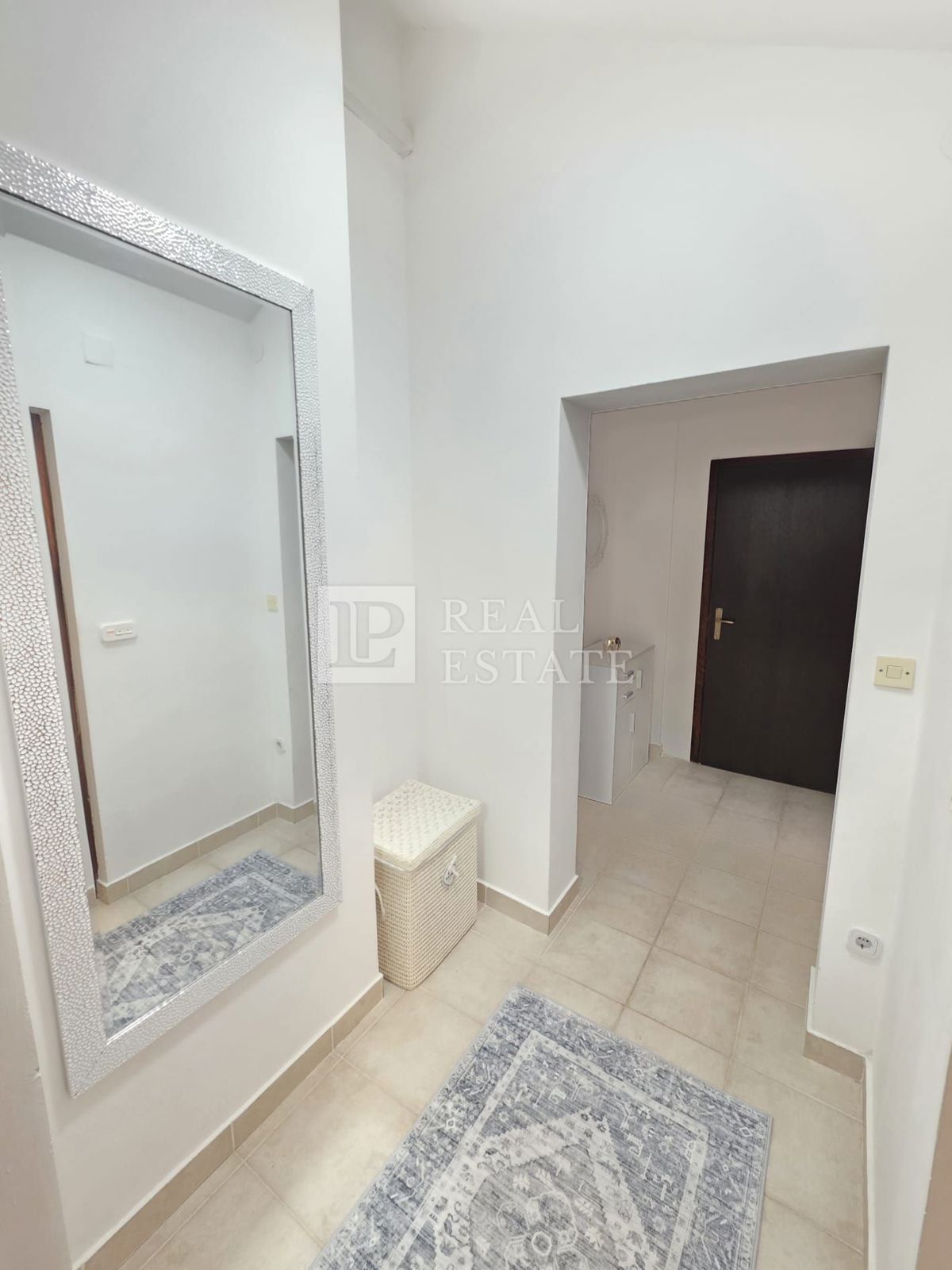 SELCE - appartamento con una camera da letto arredato in stile moderno