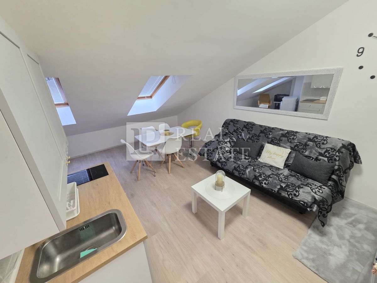 SELCE - appartamento con una camera da letto arredato in stile moderno