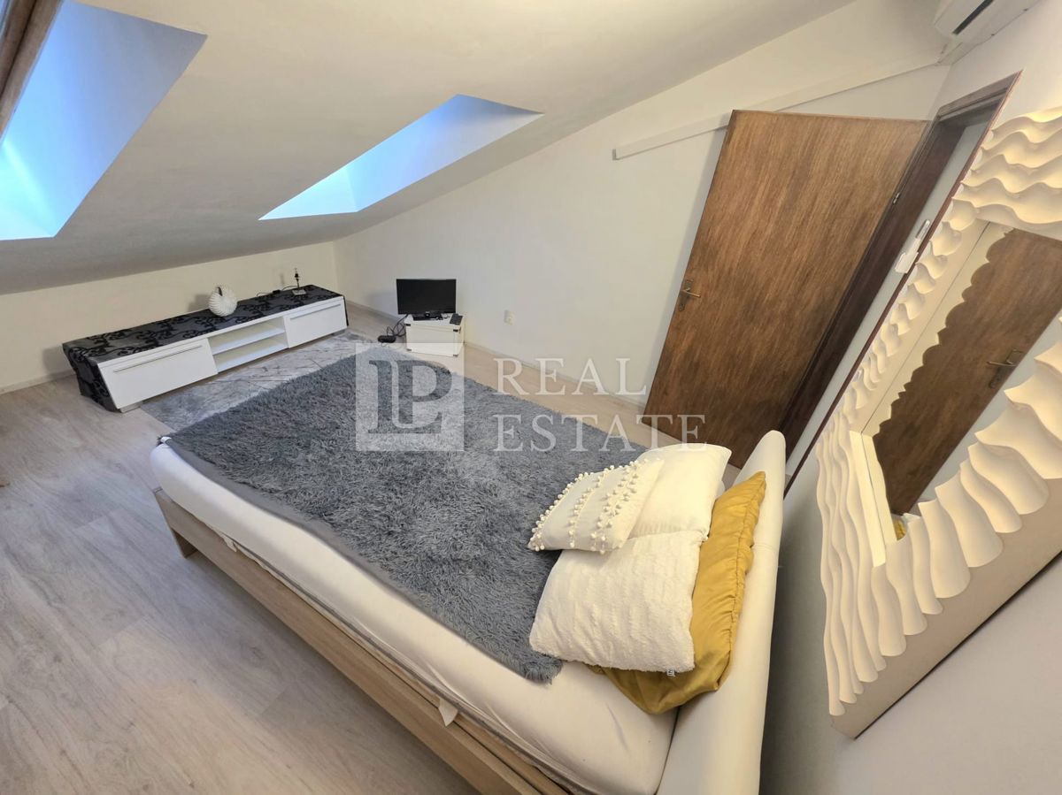 SELCE - appartamento con una camera da letto arredato in stile moderno