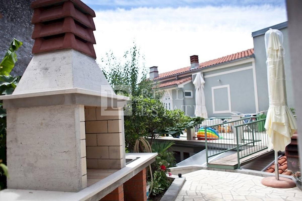 CRIKVENICA - casa splendidamente decorata con tre appartamenti nel centro della città