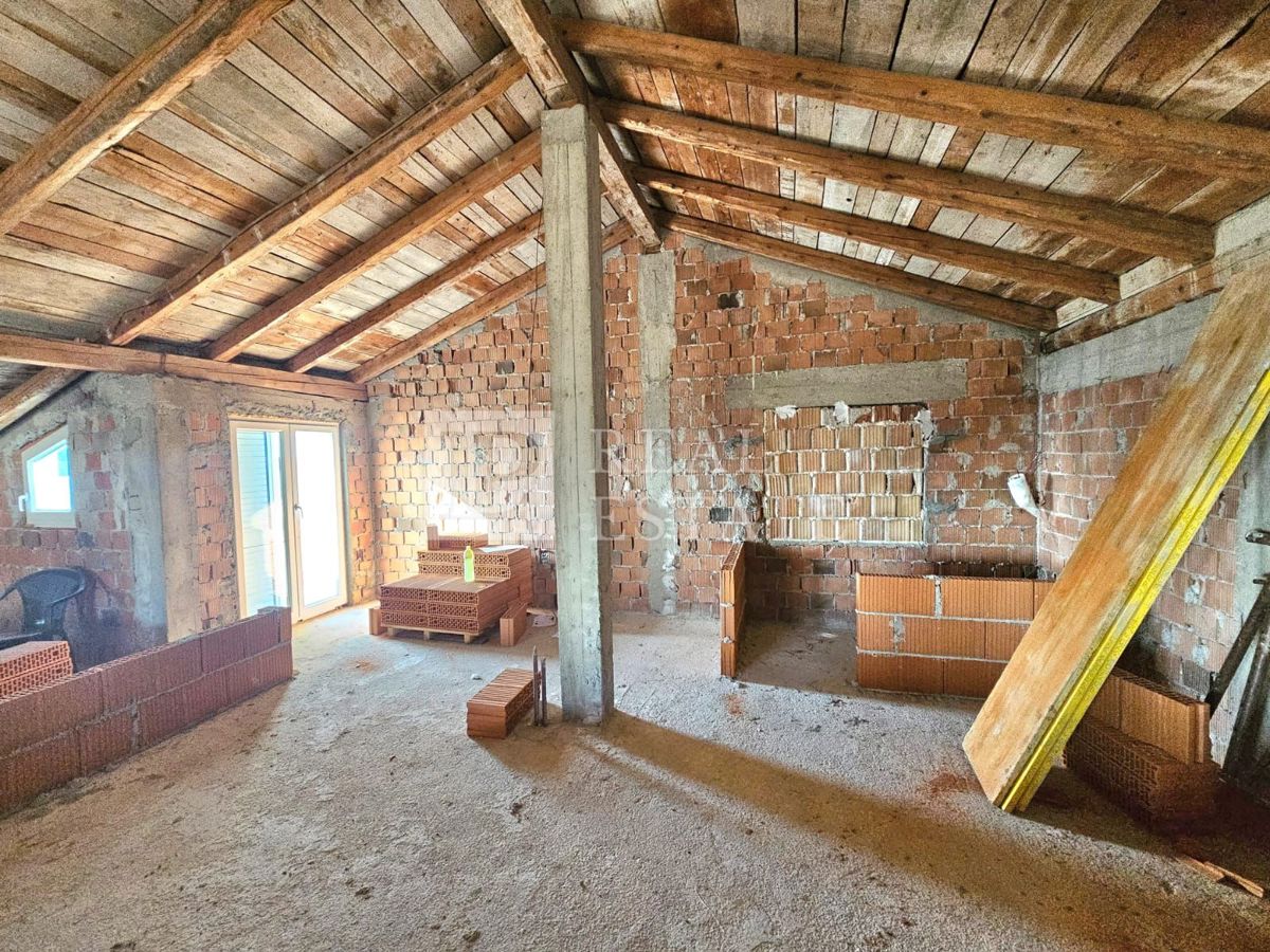 CRIKVENICA - appartamento con una camera da letto in condizioni non finite