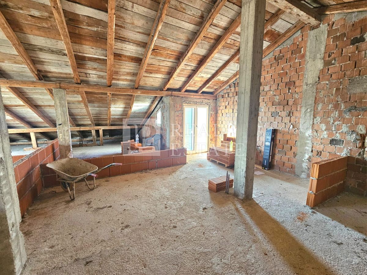 CRIKVENICA - appartamento con una camera da letto in condizioni non finite