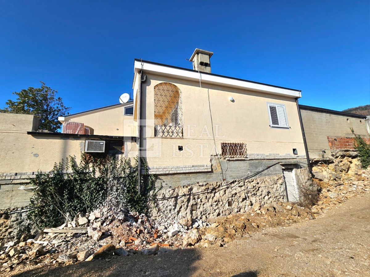 CRIKVENICA - appartamento con una camera da letto in condizioni non finite