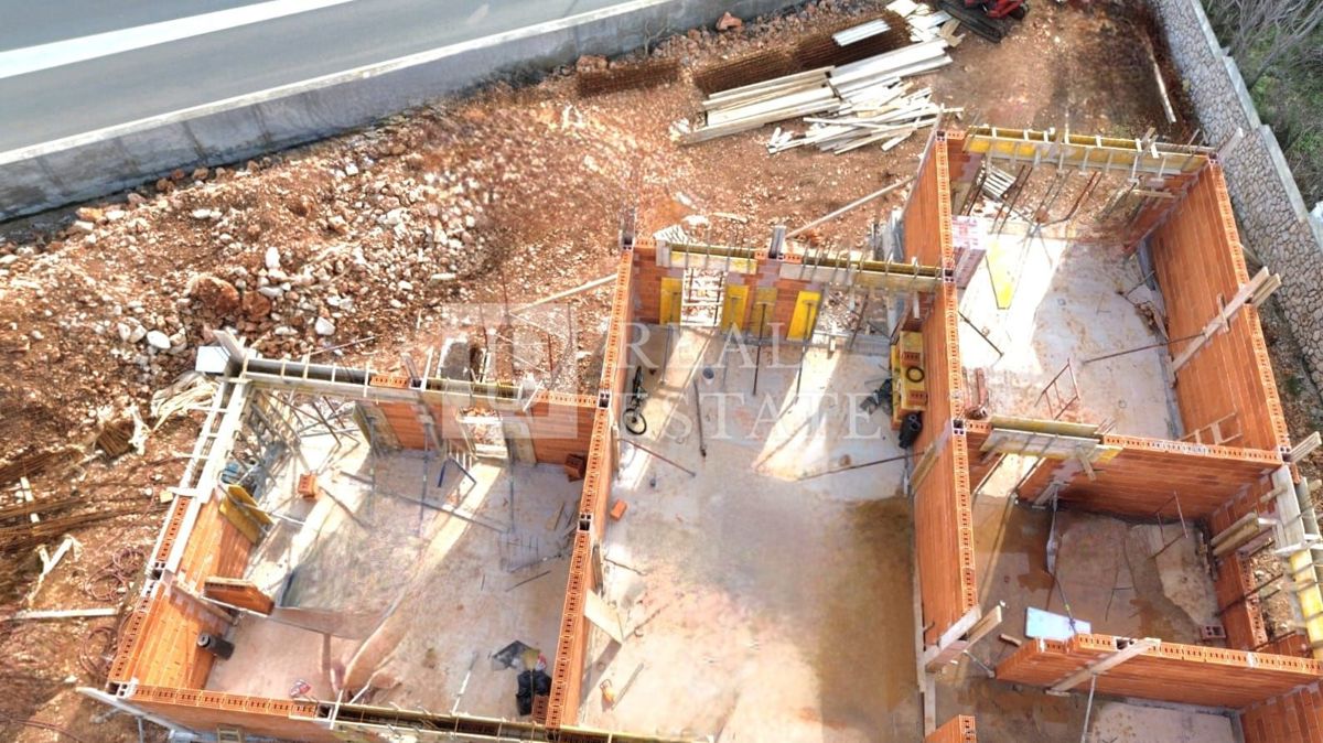 POVILE - appartamento con giardino di 170 m2 in un moderno edificio di nuova costruzione