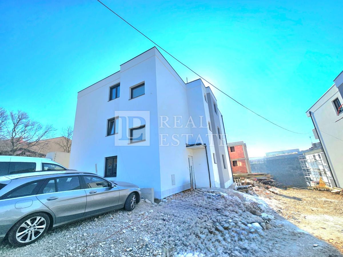 NOVI VINODOLSKI - appartamento al piano terra di un nuovo edificio