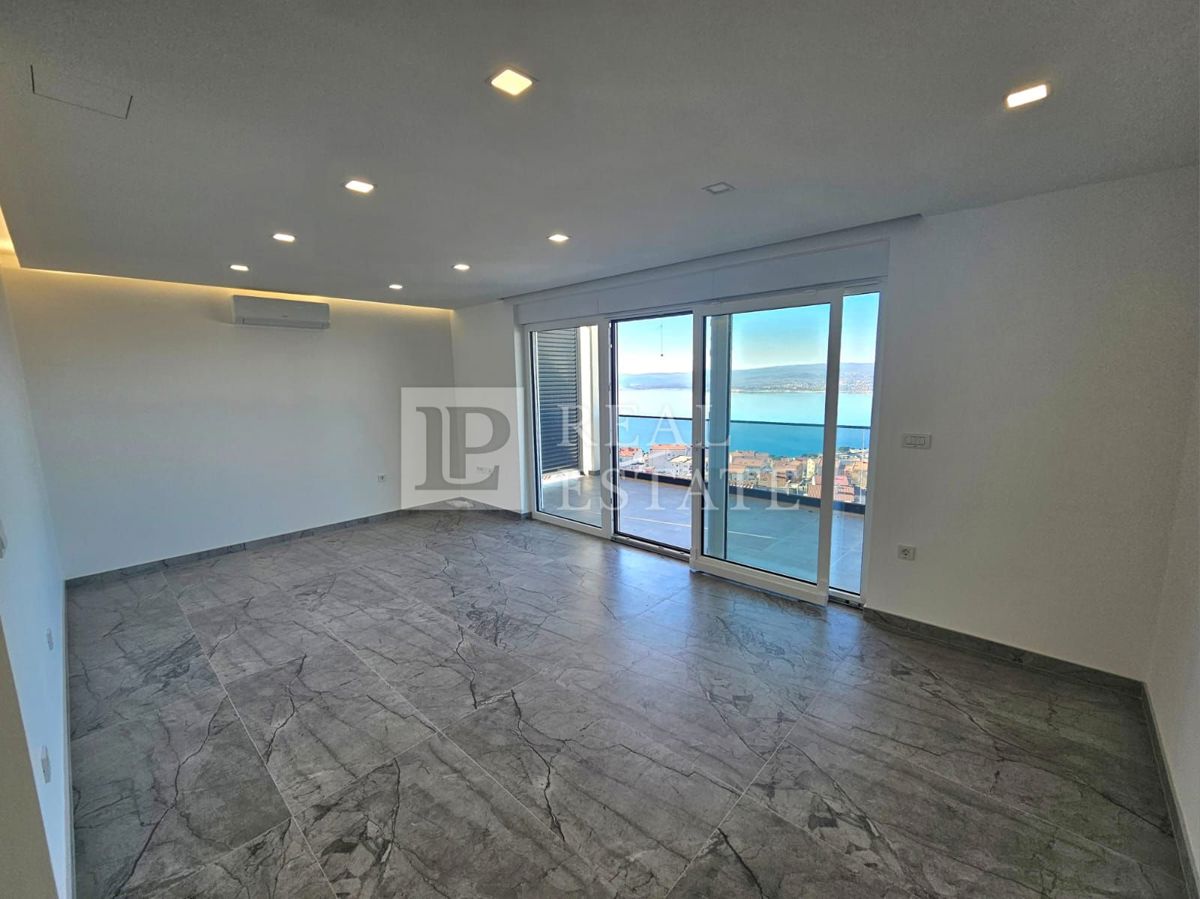 CRIKVENICA - appartamento in un nuovo edificio con vista panoramica sul mare