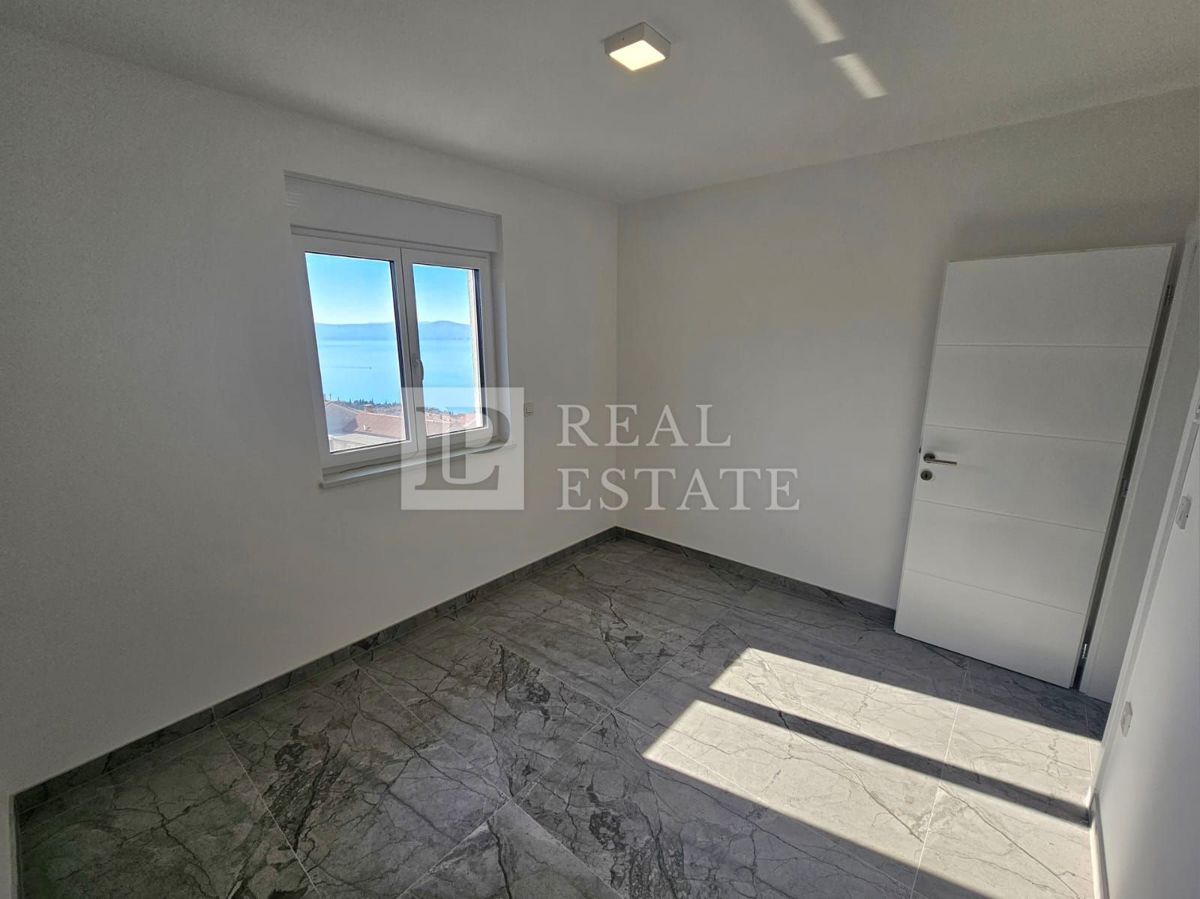 CRIKVENICA - appartamento in un nuovo edificio con vista panoramica sul mare