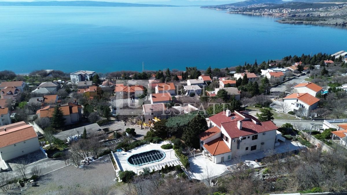 KLENOVICA - casa con appartamenti con terreno a 200 metri dal mare