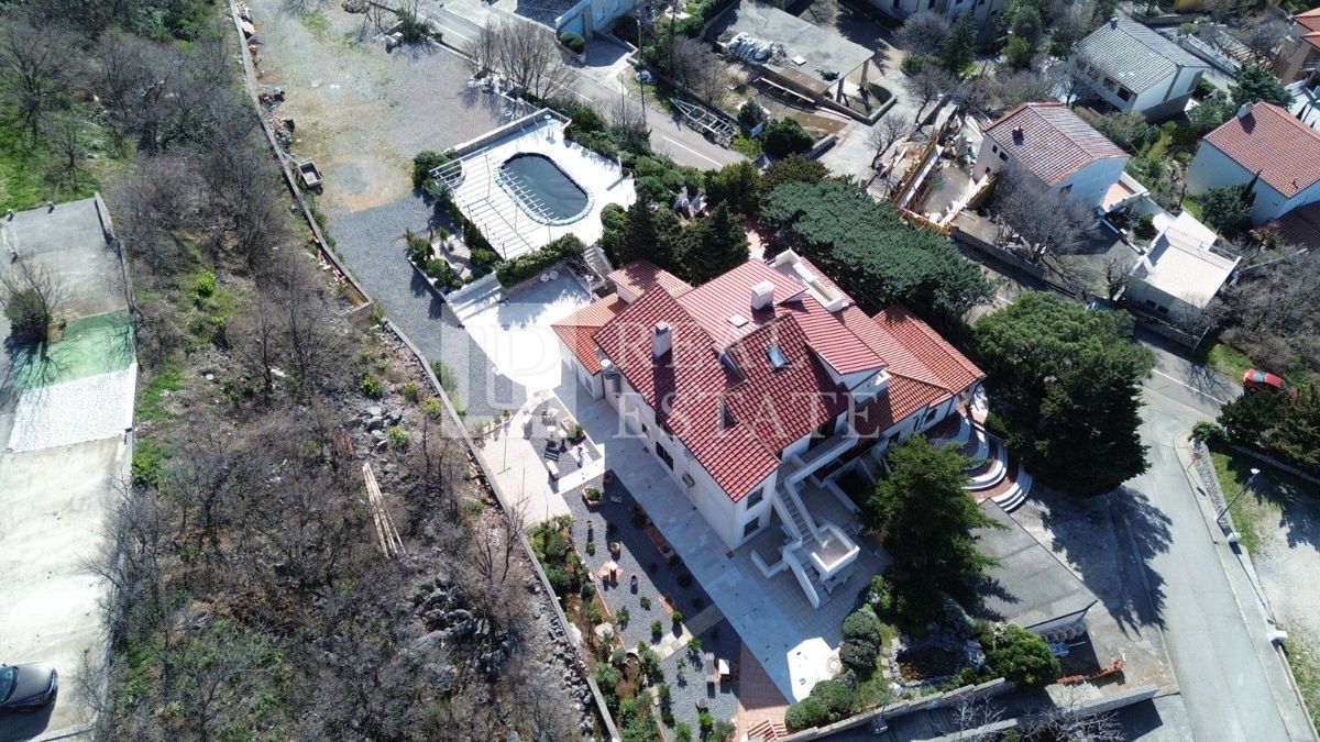 KLENOVICA - casa con appartamenti con terreno a 200 metri dal mare
