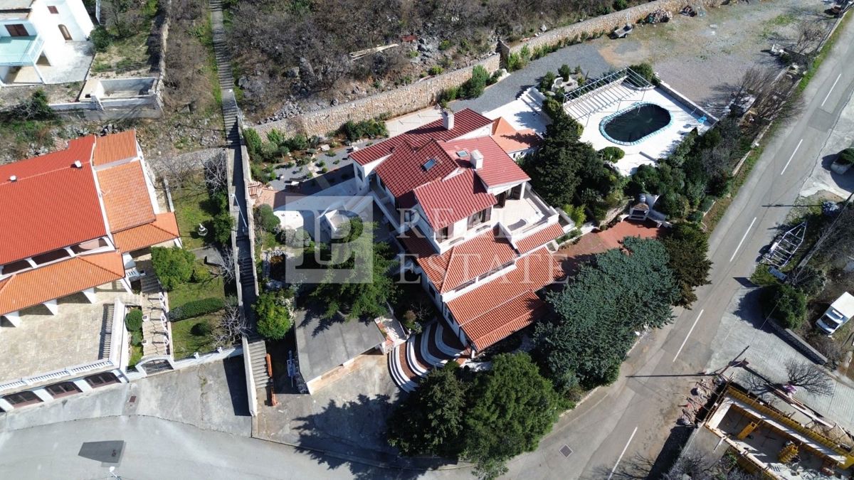 KLENOVICA - casa con appartamenti con terreno a 200 metri dal mare