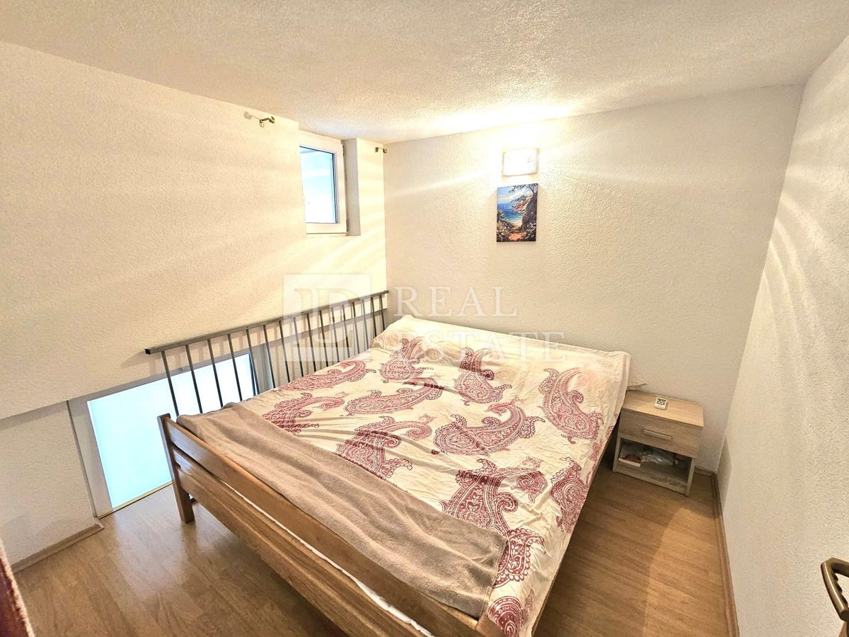 NOVI VINODOLSKI - appartamento con tre camere da letto a 150 metri dal mare
