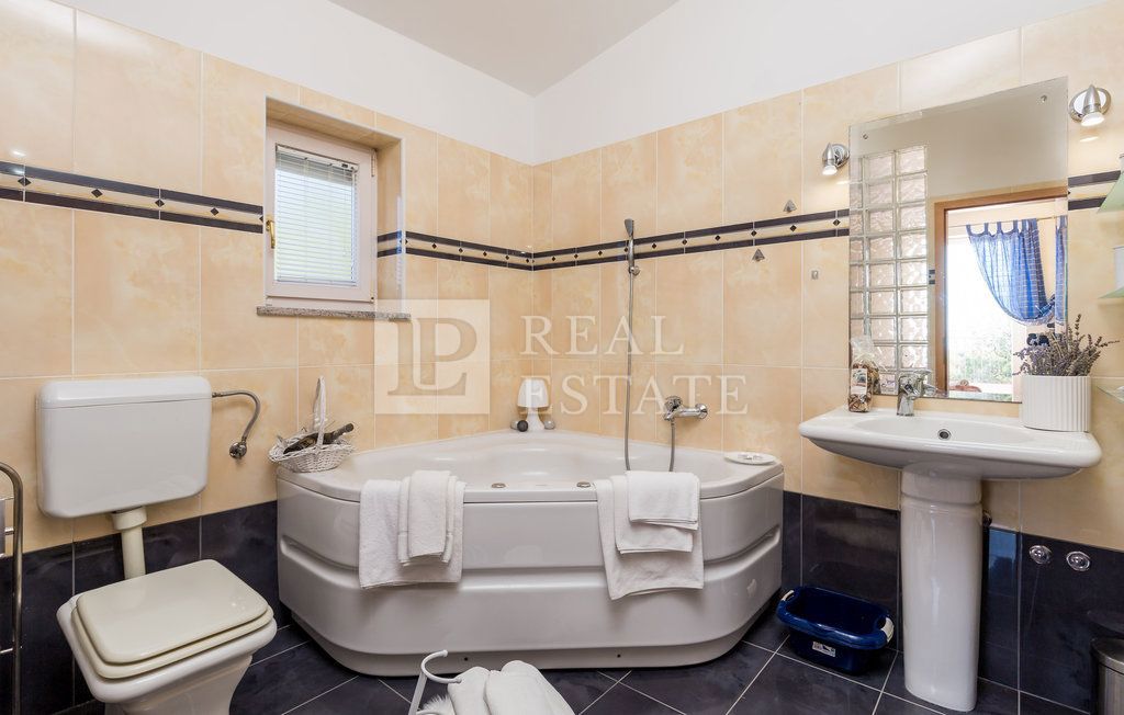 ŠMRIKA - casa indipendente con piscina
