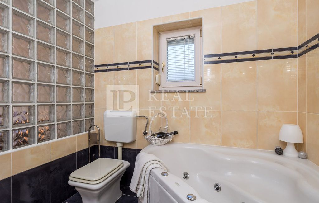 ŠMRIKA - casa indipendente con piscina