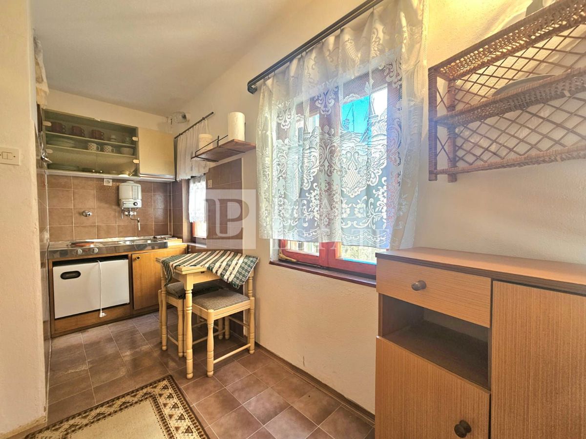 NOVI VINODOLSKI - casa con 4 appartamenti a 100 metri dal mare