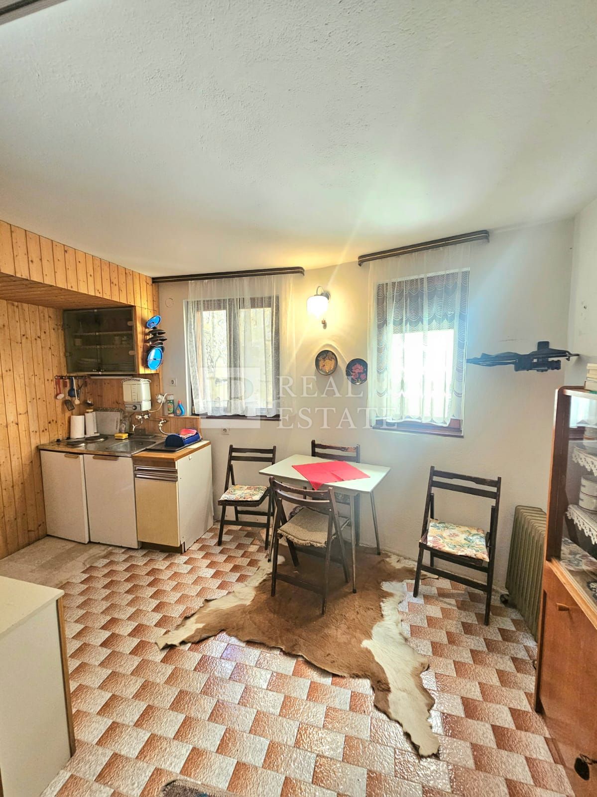 NOVI VINODOLSKI - casa con 4 appartamenti a 100 metri dal mare