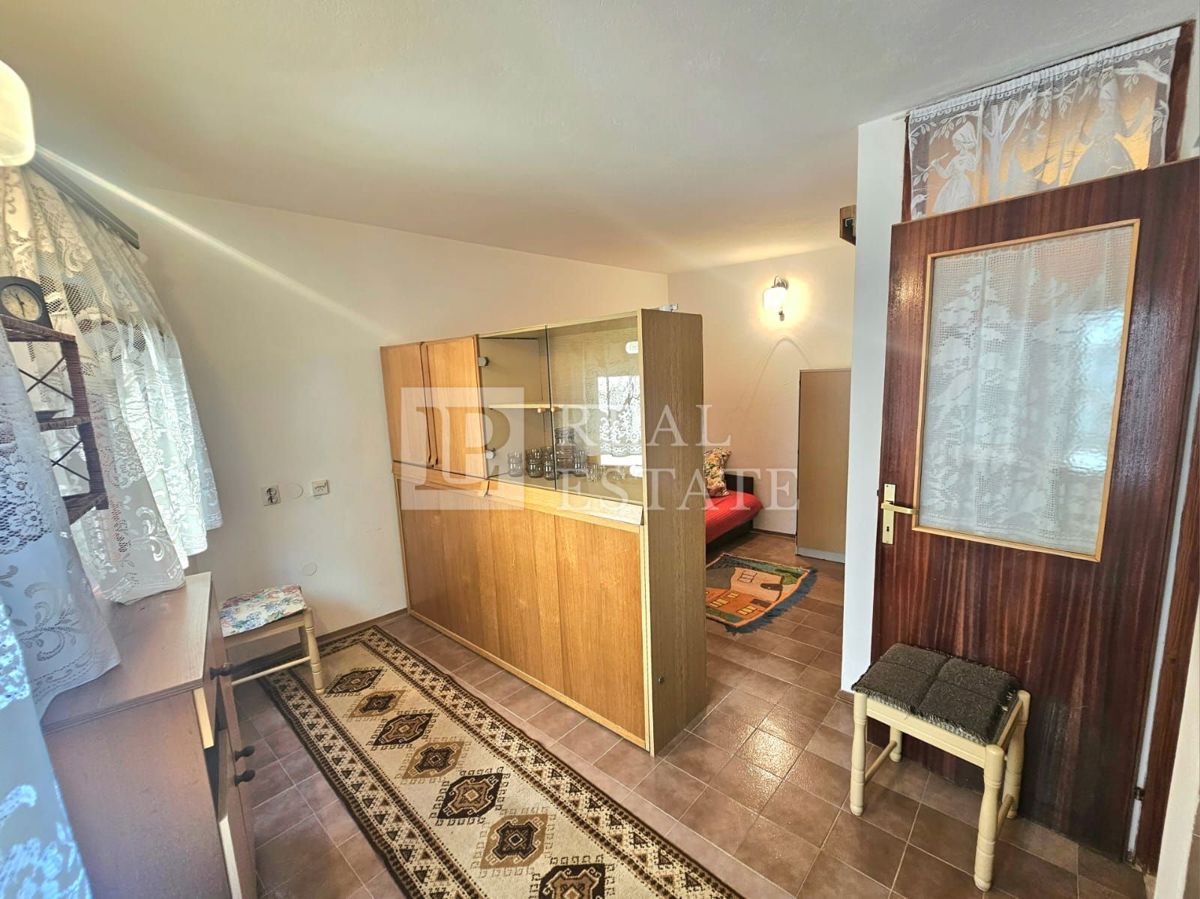 NOVI VINODOLSKI - casa con 4 appartamenti a 100 metri dal mare